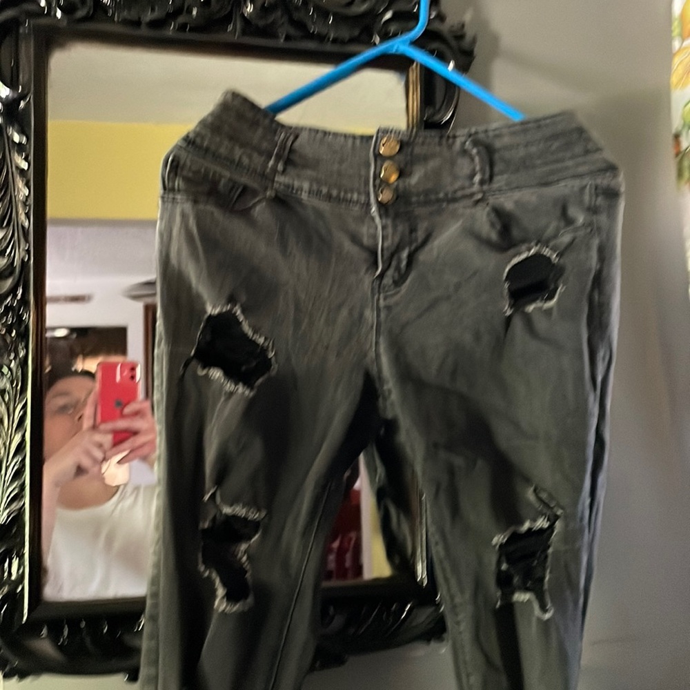 Distressed mom jeans 👖